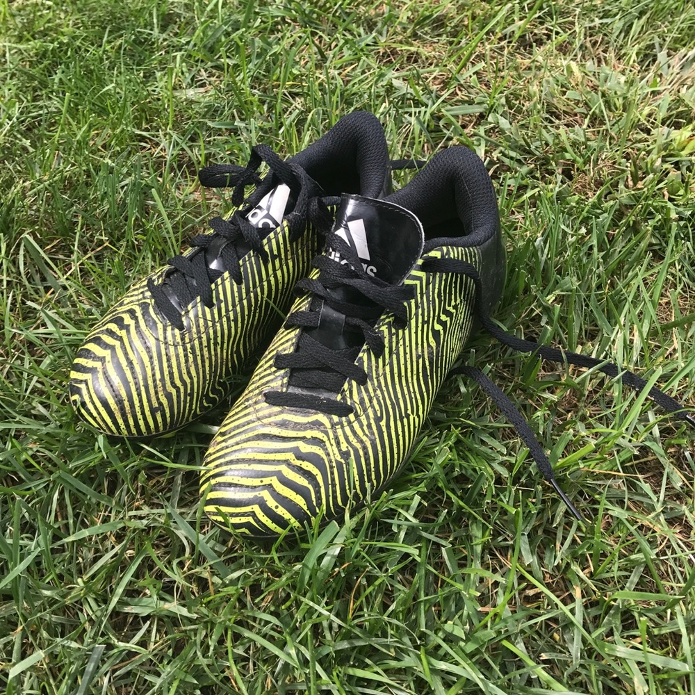 Boys addidas soccer cleats size 1.5